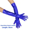 Detailansicht königsblauer Lackleder-Handschuhe in 50 cm Länge für Cosplay-Kostüme - 50cm / Saphirblau