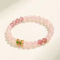 Bracciale di perle in quarzo rosa e quarzo fragola con charm in smalto dorato. - Pink Crystal Strawberry Crystal Bracelet