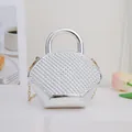 Elegante silberne Mini-Handtasche mit schwerem Strass-Dekor und schicker goldener Kette - Silber
