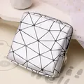 Tragbare silberne Reißverschluss-Tasche für Damenbinden mit geometrischem Muster - Silber