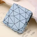 Tragbare Damen-Aufbewahrungstasche für Damenbinden mit geometrischem Muster in Hellblau - Seeblau
