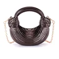 Luxuriöse metallische plissierte Abendtasche in Halbmondform mit goldener Kette in Bronze - Schwarz