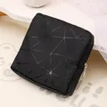 Tragbare schwarze Aufbewahrungstasche für Damenbinden mit geometrischem Muster und Reißverschluss - Metallschwarz