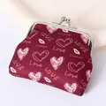Klassische weinrote Mini-Geldbörse mit Herz-Motiv und Kussverschluss für Damen. - Herz-Druck-Stil (HU-58) / Dunkelrot