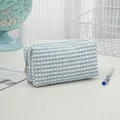 Tragbare blau-weiß karierte Plüsch-Kosmetiktasche und Federmäppchen mit großer Kapazität - Weiß+Blau