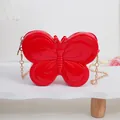 Süße rote Silikon-Geleetasche in Schmetterlingsform mit goldener Kette für kleine Mädchen. - Rot