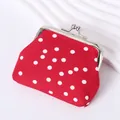Süße rote Polka-Dot-Geldbörse mit Vintage-Metall-Klickverschluss, kleiner Geldbeutel. - Gepunktet Rot
