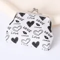 Petit porte-monnaie à imprimé cœur avec fermoir à clip argenté pour femme - Style Imprimé Cœur (HU-58) / Blanc