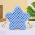 Hellblaue sternförmige Jelly-Umhängetasche mit Blasenstruktur und Goldkette - Blau