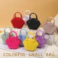 Farbenfrohe Mini-Gelee-Handtaschen in verschiedenen Farben mit strukturiertem Muscheldesign - Gemischte Farben