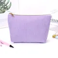 Große Kosmetiktasche aus Cord in Pastellviolett mit sicherem Gold-Reißverschluss - Lavendel