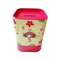 Hucha metálica cuadrada infantil con diseño de niña de dibujos animados y flores - Estilo de Chica de Dibujos Animados / Amarillo