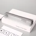 Minimalistisch grijs gaas etui met ritssluiting en het Hechooses label variant - Grijs - Mini Stijl