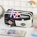 Große Cartoon-Federmappe mit Kordelzugtasche und süßem Bären-Aufnäher - Schwarz Weiß / Kordelzug Schwarzes Schwein