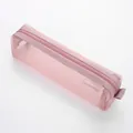 Minimalistische vierkante roze mesh etui met stevige rits en geweven label erop - Middelgroot Vierkant / Rozeachtig Rood