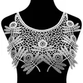 Vue détaillée du col en dentelle blanche hydrosoluble avec broderie de libellules - Blanc