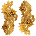 Detailansicht von goldenen 3D wasserlöslichen Spitze Blumen-Aufnähern für Kleidung - Ein Paar (2 Stück) / Goldkaffee