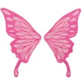 Detaillierte Nahaufnahme einer rosa Schmetterlings-Spitzenstickerei mit feiner Netzstruktur - Fuchsia