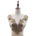 Vue détaillée d'une applique de broderie en dentelle dorée soluble dans l'eau pour col - Style Floral 054 (054-Or) / Or