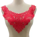 Vue détaillée du col en dentelle rouge soluble dans l'eau pour projets de couture DIY - Rouge