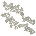 Symmetrisches silbernes Rosen-Stickerei-Spitzen-Applikationspaar für Kleidungszubehör - Ein Paar / Grau