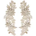 Dettaglio di toppe in pizzo ricamato floreale simmetrico color champagne per cucito - Patch Simmetrica / Beige