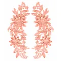 Coppia di toppe floreali simmetriche in pizzo ricamato rosa con dettagli traforati - Patch Simmetrica / Blush