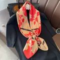Chic foulard di seta da donna, elegante sciarpa quadrata con stampa floreale alla moda. - 23229 Immagine Principale