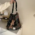 Sac seau bandoulière en laine écossaise style coréen grande capacité mignon sac - Ours Assoupi / Carreaux verts tissés
