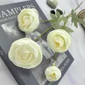 Künstliche weiße Ranunkeln Seidenblumen 4 Köpfe Heimdekor Blumenarrangement Requisite - Weiß