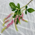Künstliche hängende Pflanzenrebe mit rosa Beeren und grünen Blättern für die Wanddeko. - Rosa