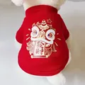 Detailansicht des festlichen roten Haustierpullovers mit Löwentanz-Grafikdesign - XS / Festlicher Hoodie - Glückslöwe (Rot)