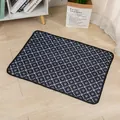 Waschbare, saugfähige Unterlage für Haustiere, schwarz mit Pfoten- und Knochenmuster. - S (50*35cm) / Knochen