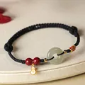 Handgewebtes schwarzes Armband mit Hetian-Jade Ping An Kou und Glücks-Koi-Anhänger. - Schwarz
