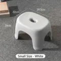 Taburete pequeño minimalista de plástico blanco para adultos, 29,5x22x20 cm - S / Blanco Roto