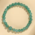 Eleganter grüner Chalzedon Perlenarmreif mit großer Mittelperle und goldenen Akzenten - Blauwasser Chalzedon Armband