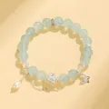 Bracelet de perles élégant avec pierres bleu clair et breloques lotus et papillon - Style Aigue-Marine
