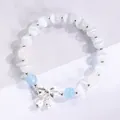 Elegante pulsera de cuentas de ojo de gato blancas con lazo plateado y detalles azul-rosa - Blanco (Estilo Lazo)