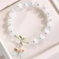 Elegante pulsera de cuentas de ojo de gato blanco con dije de flor de lirio de los valles - Blanco (Lirio en Flor)