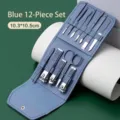 Set manicure blu da 12 pezzi con tagliaunghie e strumenti per la cura in custodia - Set da 12 / Blu