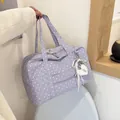 Grande borsa da viaggio viola a pois con un simpatico portachiavi a nastro a cuore - senza ciondolo / Viola