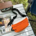 Wasserabweisende Umhängetasche in Orange und Weiß für Wandern und Outdoor-Sport - Einheitsgröße / Orange