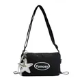 Elegante borsa a tracolla nera leggera e minimalista con ciondolo a stella e logo bianco - Tipo standard / Nero