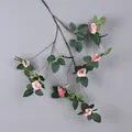 Vite di rose artificiali rosa con foglie verdi e steli realistici per decorazione murale - Rosa