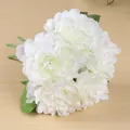 Eleganter weißer 5-Kopf Seidenpfingstrosenstrauß für Hochzeit und Heimdekoration - Weiß