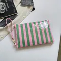 Elegante borsa per cosmetici a righe rosa e verdi con cinturino da polso per viaggio. - Taglia unica / Righe Rosa e Verdi (Verde)