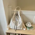 Vielseitiger cremefarbener Tunnelzug-Rucksack mit großem Fassungsvermögen und Design - Einheitsgröße / Weiß