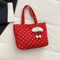 Rote Canvas-Einkaufstasche mit weißen Tupfen und niedlichem Wolkenanhänger - Einheitsgröße / Rot