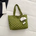 Grüne Cord-Stofftasche mit schwarzen Punkten und süßem Wolken-Anhänger. - Einheitsgröße / Grün