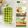 Portable 2-in-1 press-type ice cube maker mold and water bottle in vibrant green finish - Style C Basic / Large Size 800 / Green